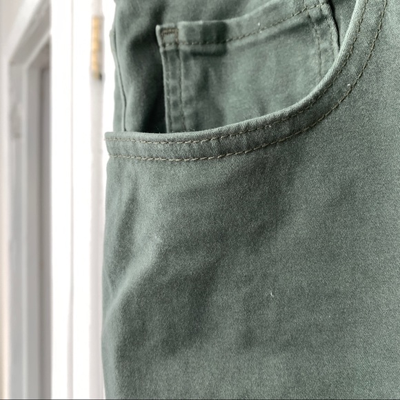 Men’s Uniqlo Green Chinos - Picture 2 of 5